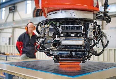 隨著汽車、航空等多個(gè)產(chǎn)業(yè)進(jìn)一步升級(jí)，復(fù)合材料將迎來"黃金時(shí)代"