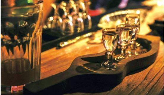 隨著消費(fèi)升級，未來白酒行業(yè)將呈現(xiàn)高端放緩、次高端和中高端仍呈升級型增長