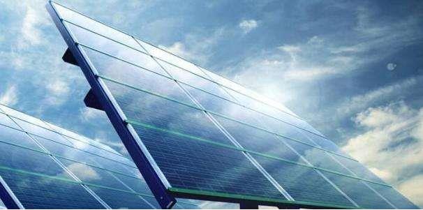 隨著我國(guó)太陽(yáng)能產(chǎn)業(yè)的快速發(fā)展，太陽(yáng)能玻璃行業(yè)也開(kāi)始穩(wěn)定增長(zhǎng)