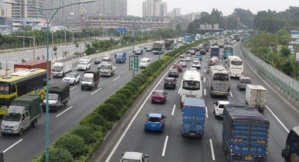 公安部：全國機(jī)動車保有量達(dá)3.25億輛，機(jī)動車駕駛?cè)诉_(dá)4.07億人