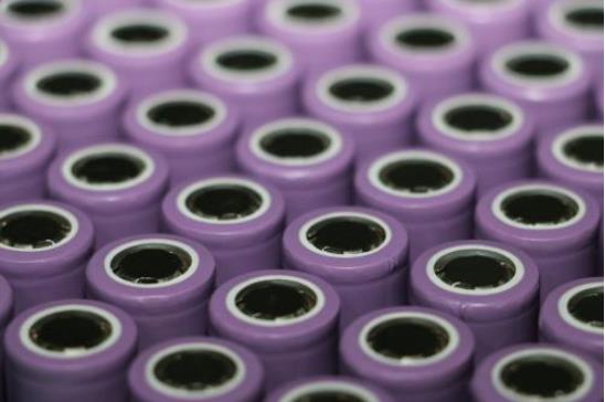 到2022年我國鋰電池行業(yè)的銷售收入將達(dá)2129億元，但成本問題依然存在