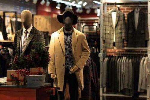 服裝實體店經(jīng)營想要獲得更多的發(fā)展機(jī)遇，創(chuàng)新和改革刻不容緩