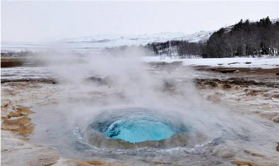 地?zé)崮茏鳛橐环N極具競(jìng)爭(zhēng)力的清潔可再生能源，發(fā)展前景廣闊