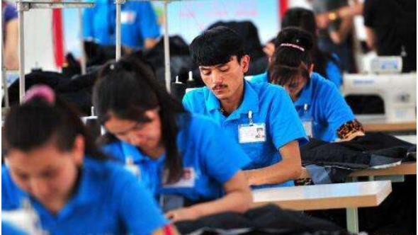 2018年，新疆促進(jìn)47.58萬城鎮(zhèn)人口實(shí)現(xiàn)就業(yè)，城鎮(zhèn)登記失業(yè)率控制在3.3%???