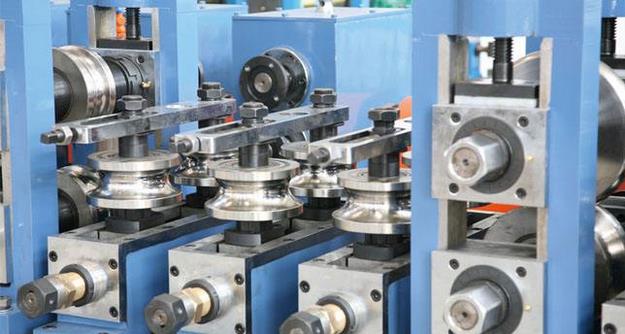 近年來(lái)隨著汽車(chē)工業(yè)等的高速發(fā)展，我國(guó)模具產(chǎn)業(yè)也實(shí)現(xiàn)了快速增長(zhǎng)